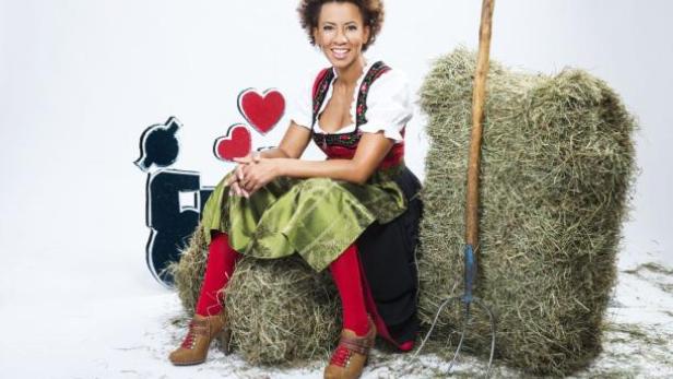 Arabella Kiesbauer soll für mehr amouröses Knistern im ATV-Format Bauer sucht Frau sorgen. (c: atv)