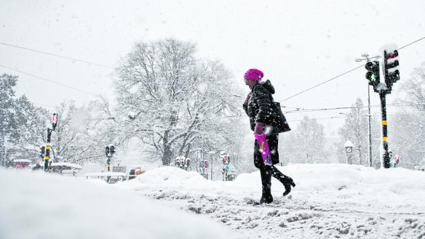 Heftiger Schneefall machte die &quot;gendergerechte Schneeentsorgung&quot; in Stockholm zunichte.