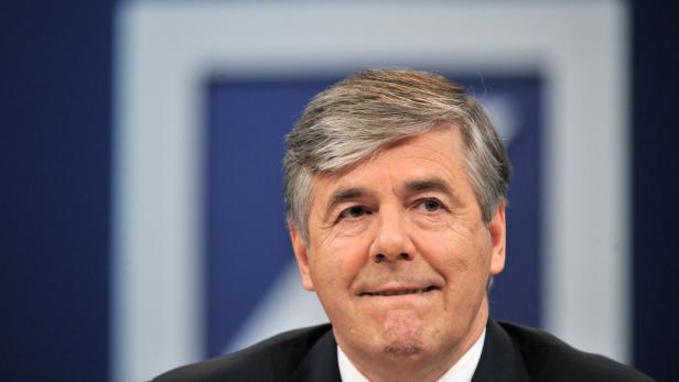 Josef Ackermann, noch als Vorstandsvorsitzender der Deutschen Bank (2012)