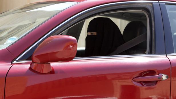 A woman drives a car in Saudi Arabia