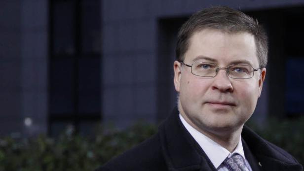 Valdis Dombrovskis sieht die größten Herausforderungen bei Konsumentenschutz und Geldwäsche.