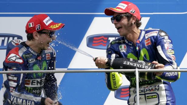 Lorenzo (li.) und Rossi waren die großen Sieger des GP von Italien.