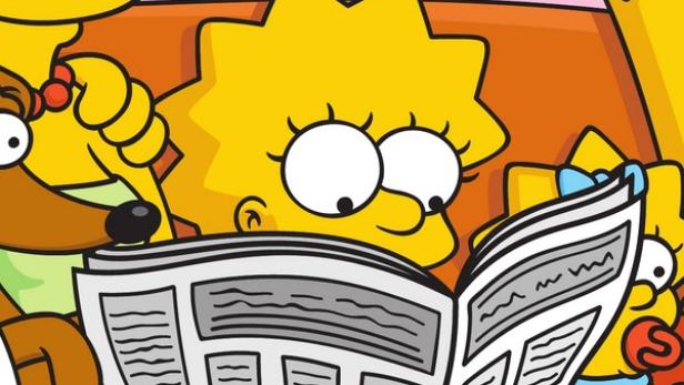 Lisa Simpson liest eine Zeitung, während andere Simpsons-Figuren im Hintergrund zu sehen sind.