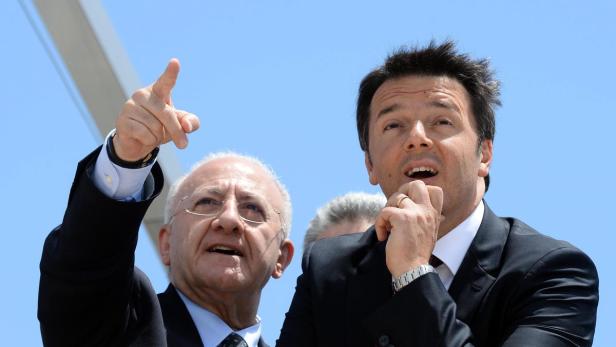Was bringt die Zukunft? Vincenzo de Luca (l.) hat für Matteo Renzi Kampanien gewonnen – steht aber wegen Amtsmissbrauchs vor Gericht