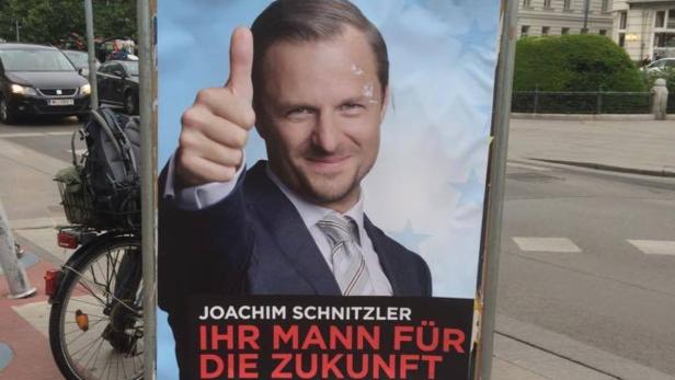 Vorstadtweiber-Dreh: Wird Schnitzler Österreichs erster homosexueller Bundeskanzler?
