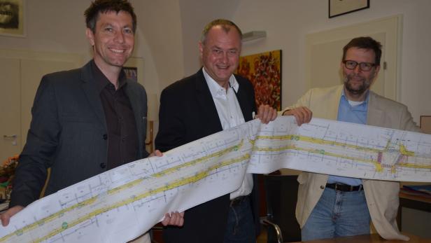 Vize-Baudirektor Roland Geiwisch, Bürgermeister Hans Stefan Hintner, Vize Gerhard Wannenmacher präsentierten die Pläne