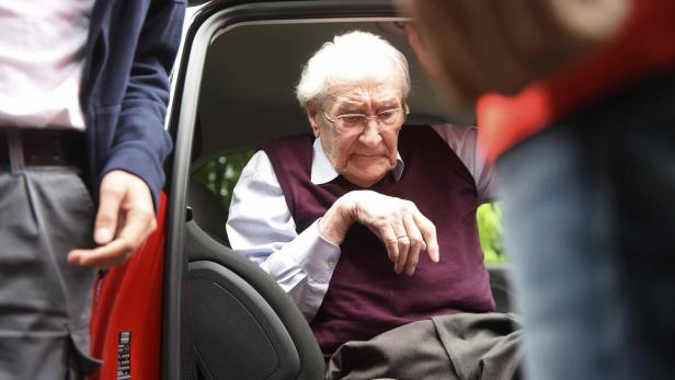 Oskar Gröning vor der Urteilsverkündung am Landesgericht Lüneburg.