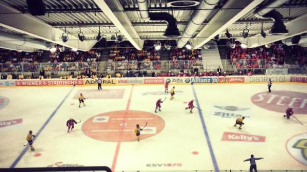Euro TV für Servus TV in den Eishockey-Arenen der Erste Bank Liga. (c: euro tv)
