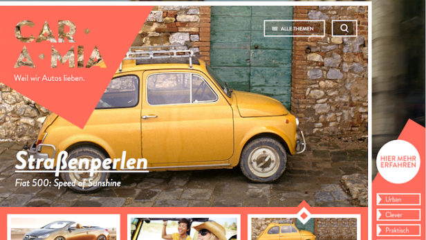 Ein gelber Fiat 500 parkt vor einer Steinmauer.