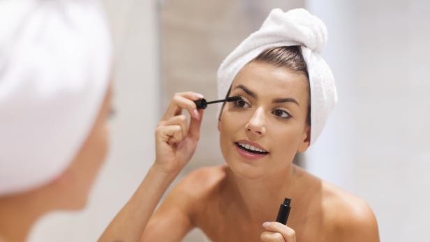 Ein Drittel der Frauen fühlt sich mit Make-up unwohl