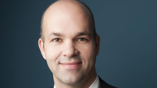 Deutsche Firmen brauchen dringend Fachkräfte. DIW-Präsident Marcel Fratzscher warnt vor Jobverlagerungen ins Ausland.