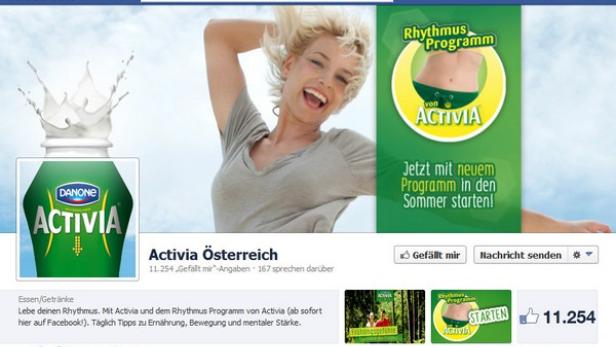 Eine Frau freut sich über das Activia „Rhythmus Programm“ auf der Facebook-Seite von Activia Österreich.