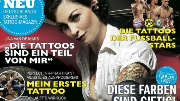 Das Cover des „Perfect Ink“-Magazins zeigt eine tätowierte Frau und Schlagzeilen über Tattoos.