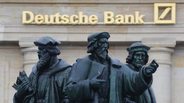 Experten hatten für die Deutsche Bank mit einem Minus gerechnet. Die Höhe allerdings ist überraschend.