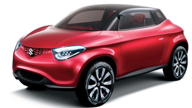 Ein roter Suzuki iM-4 auf einem weißen Hintergrund.