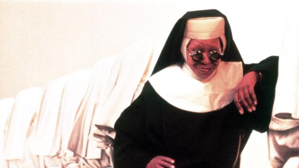 Whoopi Goldberg als Schwester Mary Clarence in dem Film „Sister Act“.
