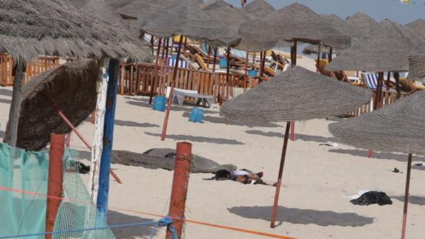 Der Strand von Sousse nach dem Selbstmordanschlag am Mittwoch