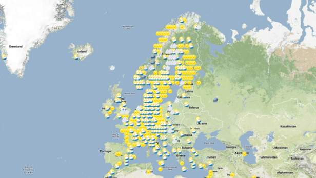 Eine Wetterkarte von Europa und Teilen Nordafrikas und des Nahen Ostens mit Wettersymbolen.