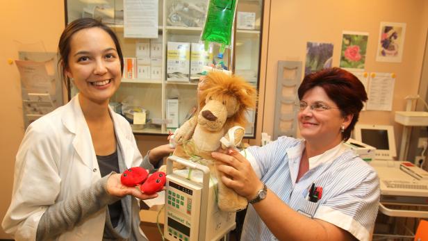 "Chemo-Löwe" nimmt Kindern Angst um Mama