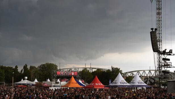 Regenwolken über dem Festivalgelände während des Festivals&quot;Rock in Vienna&quot; am Sonntag