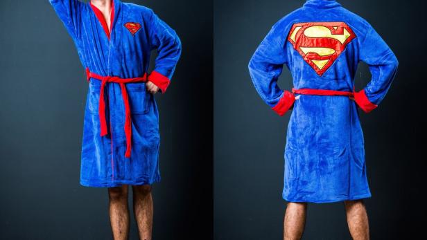 Heldenhaft flauschig Auch ein Superman braucht ab und zu eine Dusche. Für 49,90 € gibt&#039; das kuschelige Helden-Outfit auf .
