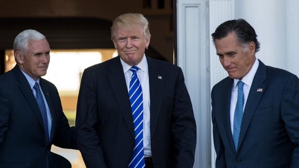 Donald Trump mit Mike Pence und Mitt Romney.