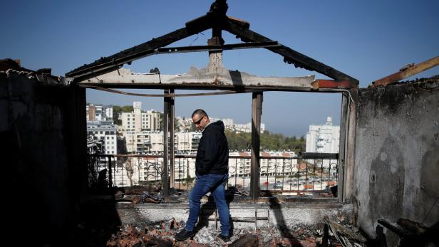 Ein abgebranntes Haus in Haifa
