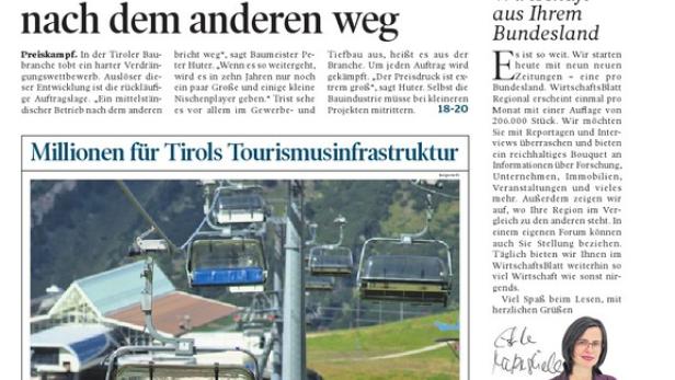 Eine Gondelbahn befördert Personen in den Tiroler Alpen.