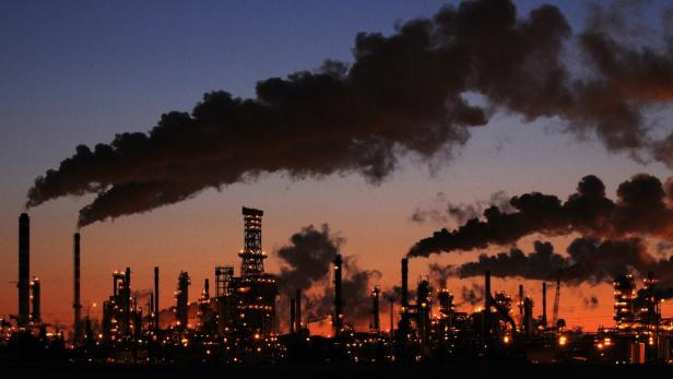 REUTERSPetro-Canadas Edmonton Refinery and Distribution Centre glows at dusk in Edmonton in this February 15, 2009 file photo. Oil collapsed into free-fall on Thursday, diving more than 10 percent and sending U.S. crude back under $100 a barrel as investo
