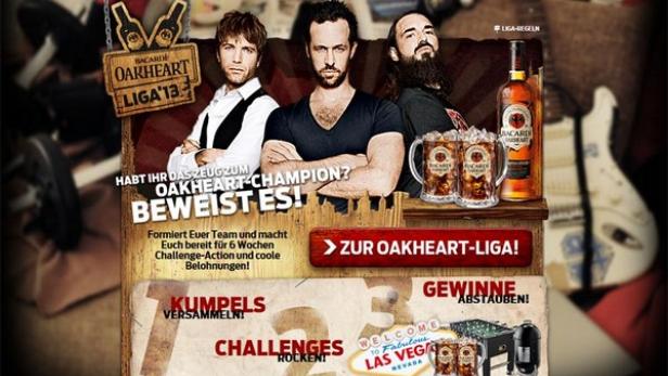 Drei Männer posieren für eine Werbung der Bacardi Oakheart Liga 2013.