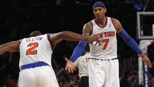 New York Knicks forward Carmelo Anthony (R) congratulates teammate Raymond Felton after hitting a three-point shot against the Milwaukee Bucks in the fourth quarter of their NBA basketball game at Madison Square Garden in New York, February 1, 2013. REUTERS/Adam Hunger (UNITED STATES - Tags: SPORT BASKETBALL)