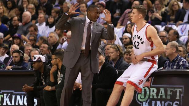 Coach Dwane Casey setzt vorerst nicht auf Jakob Pöltl.