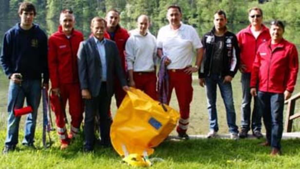 Die Wasserrettung St. Pölten hat das Skelett aus 31 Metern Tiefe geborgen und der Polizei übergeben.