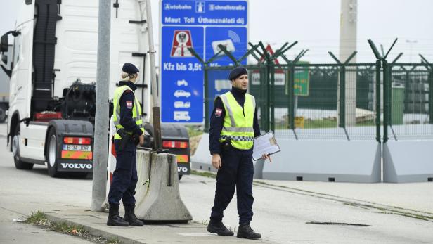 Zur Bewältigung der Grenzkontrollen sind auch 170 Polizisten aus anderen Bundesländern beordert