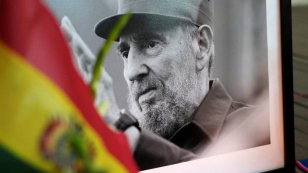 Ein Foto von Fidel Castro bei einer Gedenk-Zeremonie