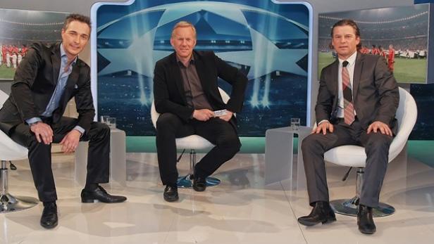 Christian Baier (Puls 4 Moderator), Gast Johannes B. Kernern und Champions-League-Analytiker Frenkie Schinkels, die Viertelfinalisten des Senders. (c: caspari)