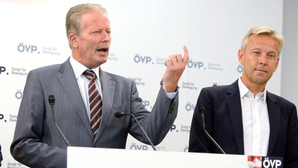 ÖVP-Chef Mitterlehner (li.) hatte mit Klubchef Lopatka mehrfach seine liebe Not
