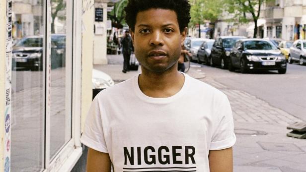 Warum diese T-Shirts rassistische Sprüche tragen