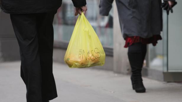 Dem Plastiksackerl geht's an den Kragen