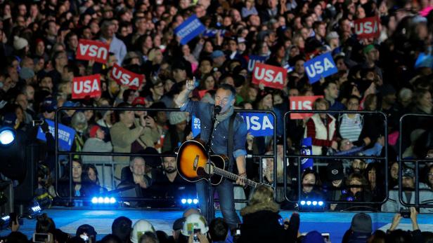 Das lange Echo von „Born in the U.S.A.“: Bruce Springsteen wehrte sich gegen den Einsatz des Lieds für Wahlzwecke – und sang für Clinton.