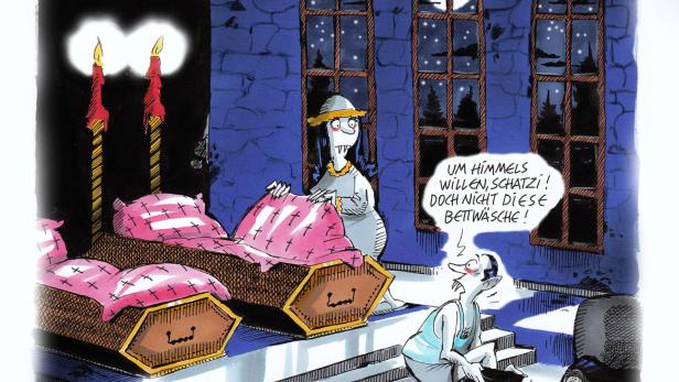 Ein Vampirpaar im Schlafzimmer, die Frau legt rosa Bettwäsche in einen Sarg.
