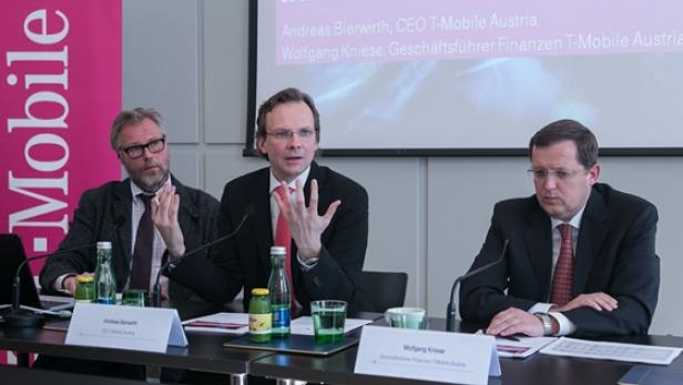 Helmut Spudich (Unternehmenssprecher), Andreas Bierwirth (CEO) und Wolfgang Kniese (CFO) von T-Mobile Austria. (c: tma)