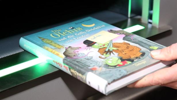 Bücher, Filme oder CDs können am Urban-Loritz-Platz nun rund um die Uhr zurückgegeben werden.