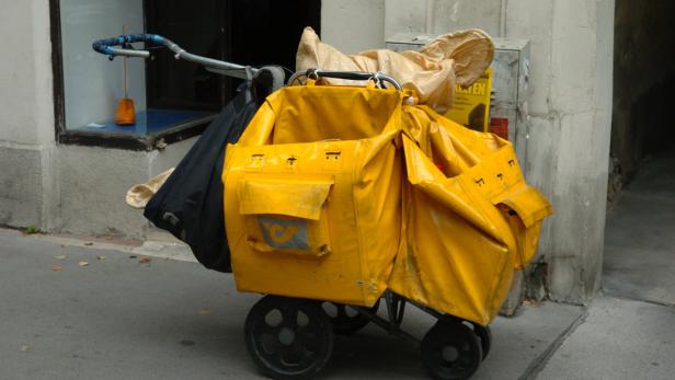 Überforderte Postlerin warf Briefe in den Müll