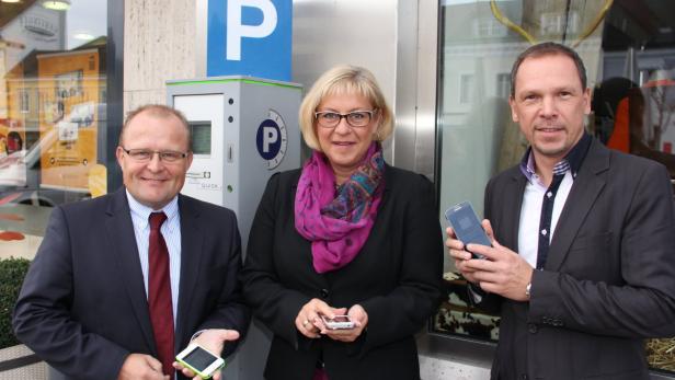 Freuen sich auf Handyparken ab 29. 11.: Vize Funke, Stadtchefin Puchebner, A1-Mann Neugebauer