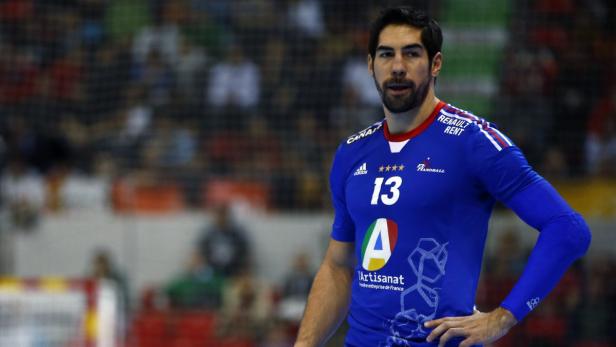 Nikola Karabatic im blauen Trikot der französischen Handballnationalmannschaft.