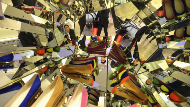 An die 22 Milliarden Paar Schuhe werden im Jahr produziert, der Großteil davon in Asien.