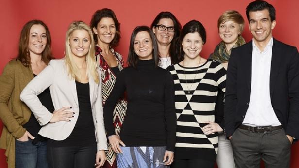 Claudia Szkutta, Claudia Weiss, Ursula Gastinger, Stephanie Mauerer, Sabine Ranefeld, Andrea Stoifl, Michaela Heger, David Haunold - das Kurier digital-Verkaufsteam, das in das Jahr 2013 geht. (v.l.n. r. - c: kurier.at)