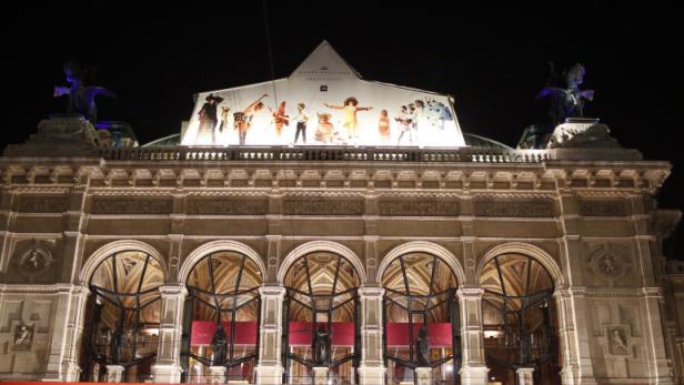 APA11347568 - 07022013 - WIEN - ÖSTERREICH: Der Eingangsbereich zur Oper am Donnerstag, 07. Februar 2013, vor Beginn des Opernballes in der Wiener Staatsoper. APA-FOTO: GEORG HOCHMUTH