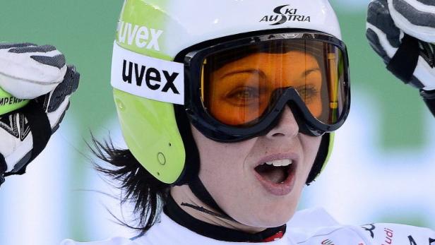 epa03573147 Anna Fenninger of Austria reacts in the finish area during the first run of the women&#039;s Super Combined event at the Alpine Skiing World Championships in Schladming, Austria, 08 February 2013. EPA/HARALD SCHNEIDER